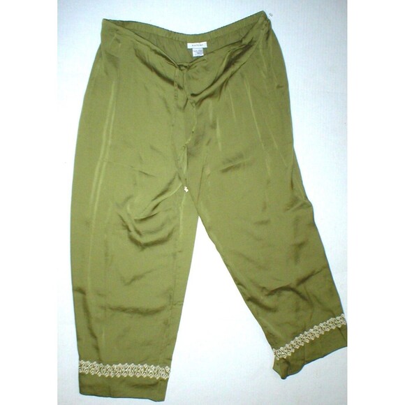 New NWT Designer Natori Crop Green Pants Silky Womens L Lounge Satin Embroidered - Picture 1 of 7